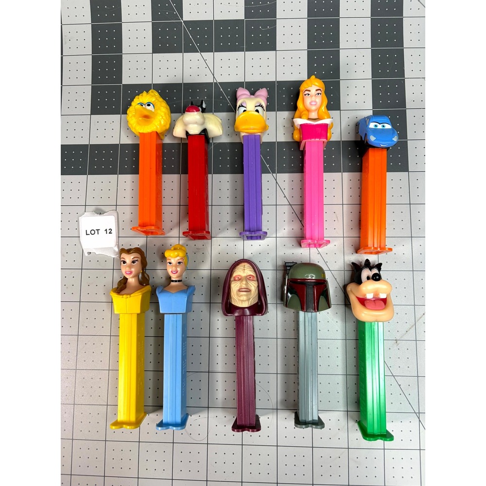 Lot of 10 Vintage PEZ Dispensers Star Wars Disney Princesses Sesame Street Goofy